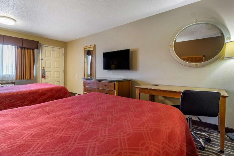Superior Double Room with Two Double Beds - Lake View/Non-Smoking image 2