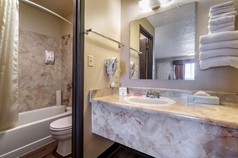 Superior Double Room with Two Double Beds - Lake View/Non-Smoking image 1