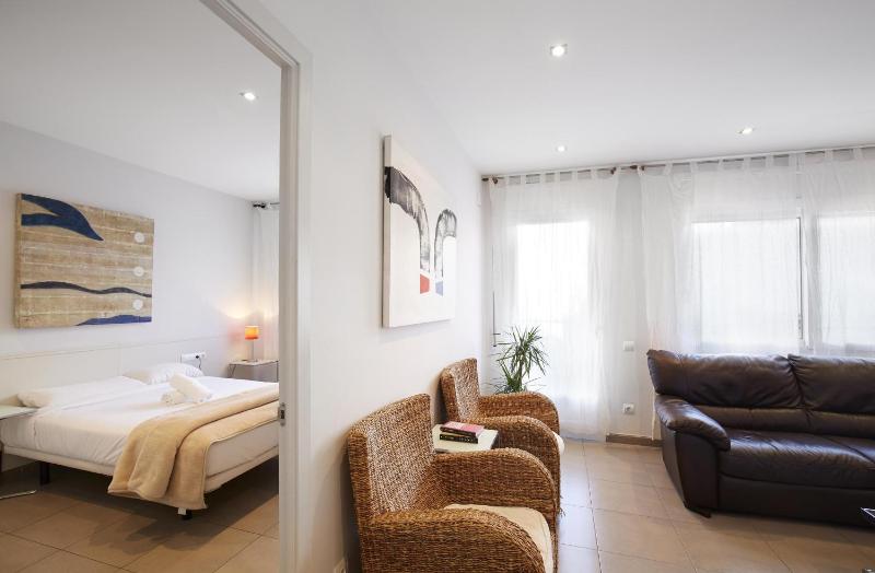 Apartamentos Calvet - image 7