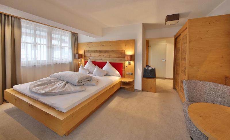 Double Room with Mountain View image 4