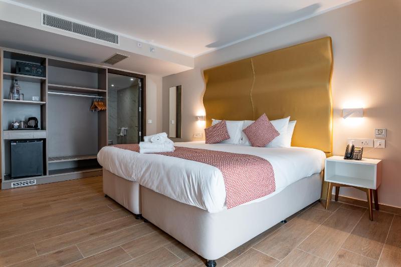 Standard Triple Room image 1