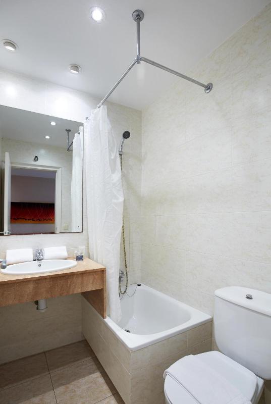 Apartamentos Calvet - image 12