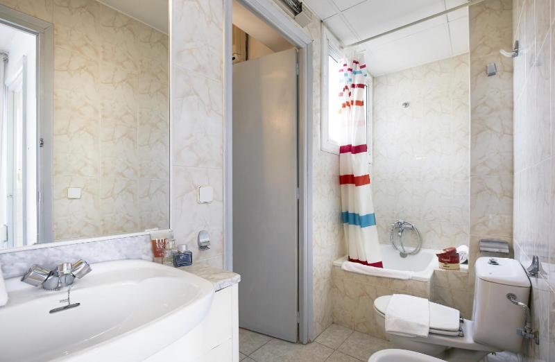 Apartamentos Calvet - image 15