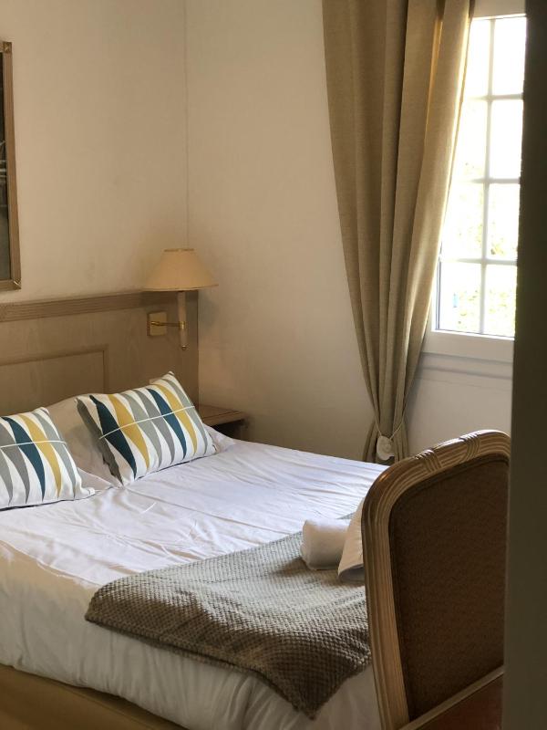 Double Room image 3
