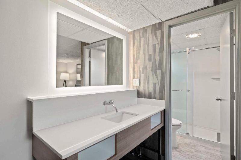 Standard Queen Room image 1