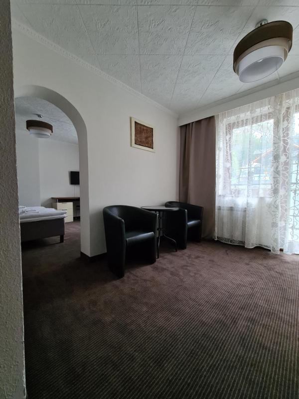 Deluxe Double Room with Balcony image 3
