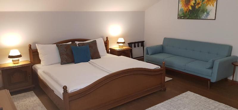 Deluxe King Room image 4