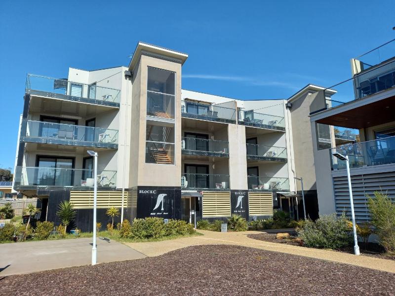 Apartments in Phillip Island Towers - Block C - image 25