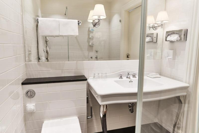 Double or Twin Room with Sea View including evening Spa access image 3