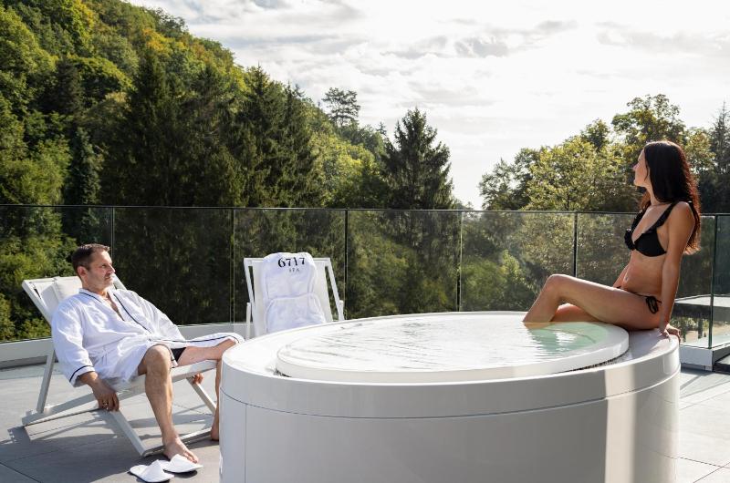 Suite with Hot Tub, Terrace and Spa Access  image 1