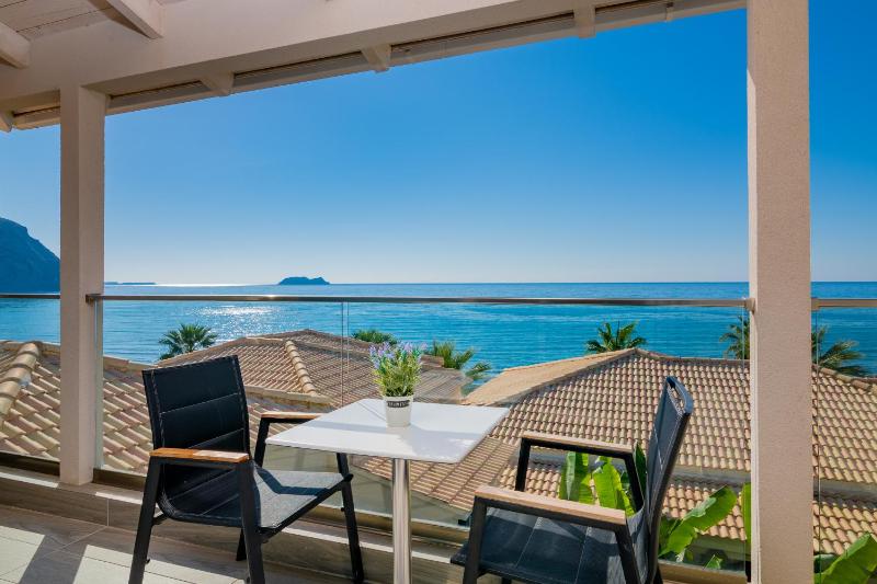 Queen Room with Sea View image 3