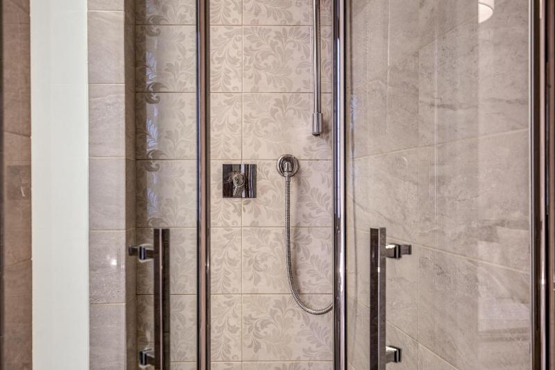 Deluxe Double or Twin Room image 2