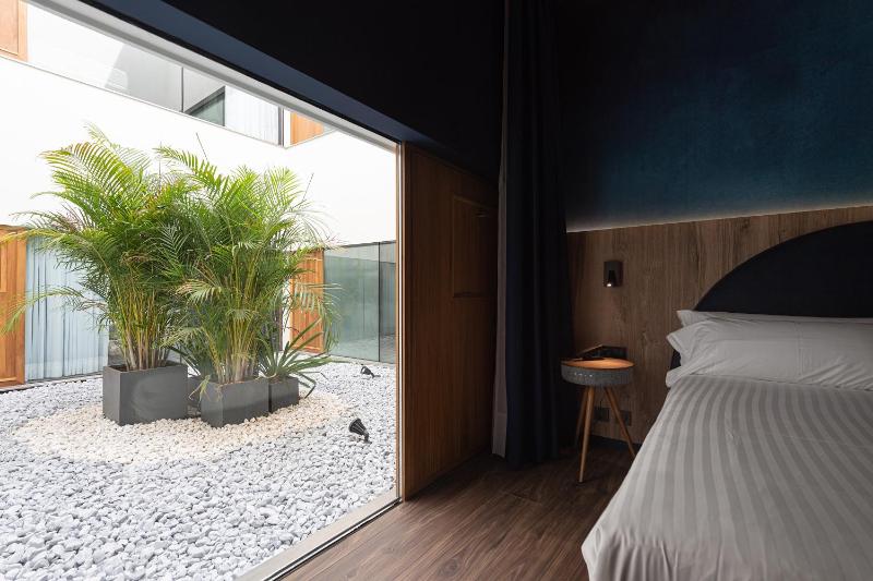 Double or Twin Room image 4
