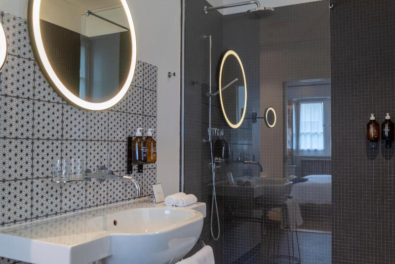 Historic Double Room image 3