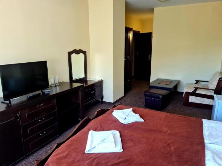 Double Room with Balcony image 1