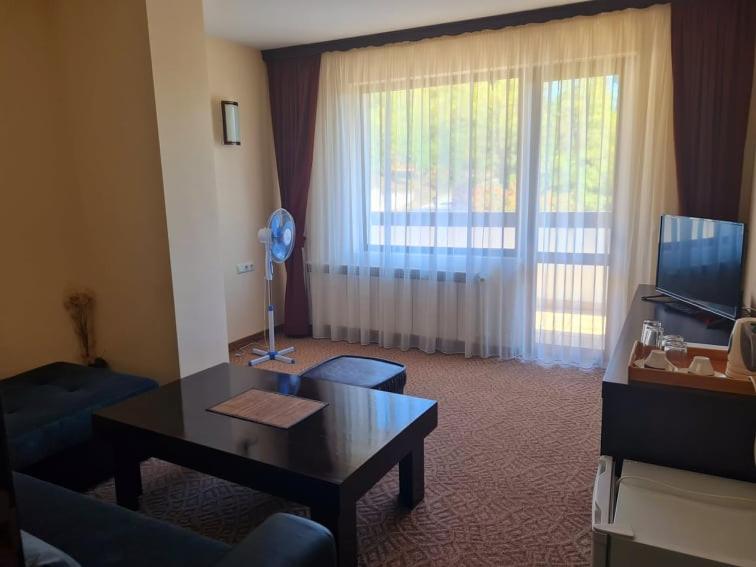 Junior Suite with Balcony image 4