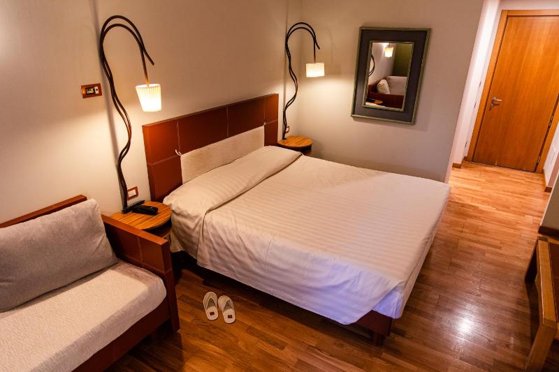 Superior Double/Twin Room image 2