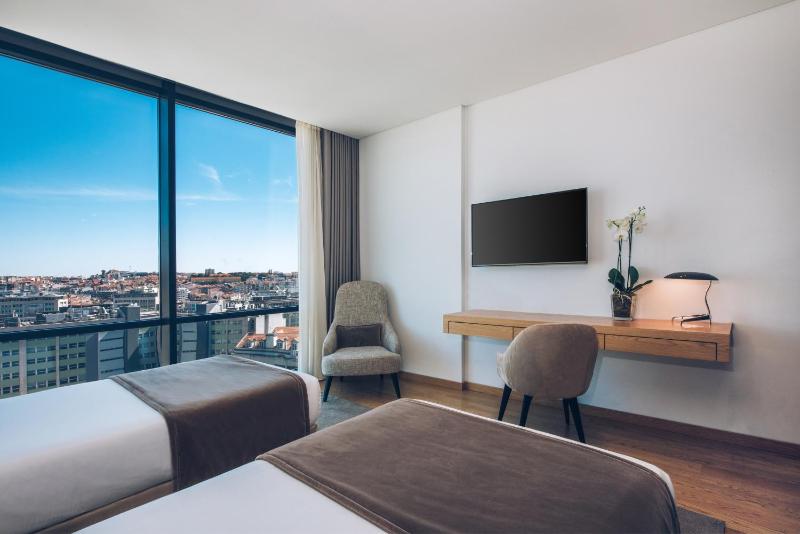 Superior Double Room with City View image 3