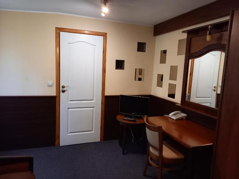 Small Single Room image 3