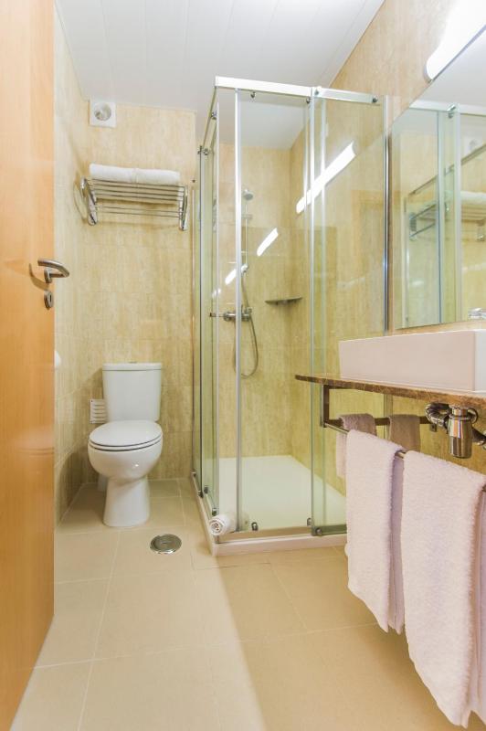 Double or Twin Room image 4