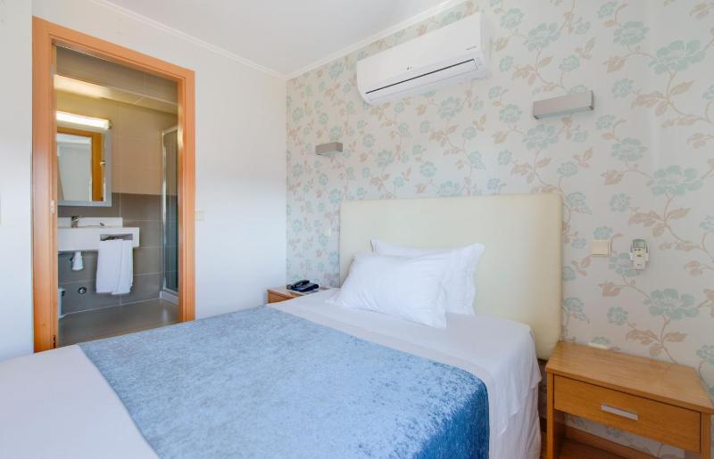 Double or Twin Room image 2