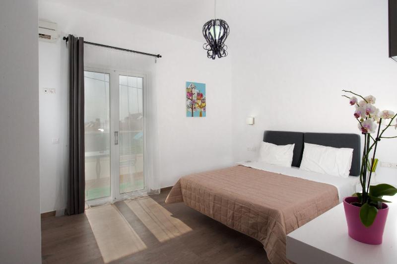 One-Bedroom Apartment with Sea View (4 Adults) image 4
