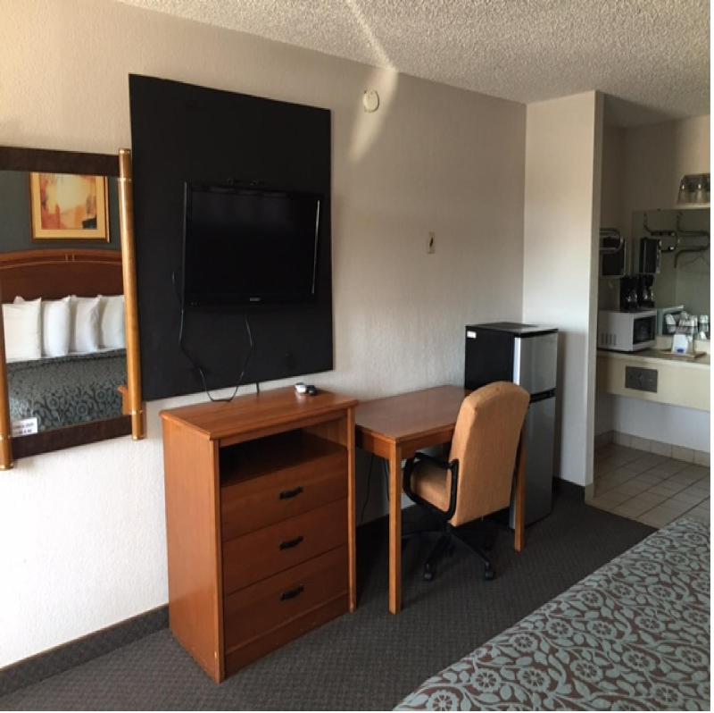 Deluxe King Room image 4