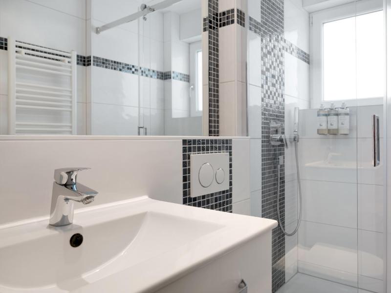 Medium Studio with Kitchenette and Balcony - Single bed image 2