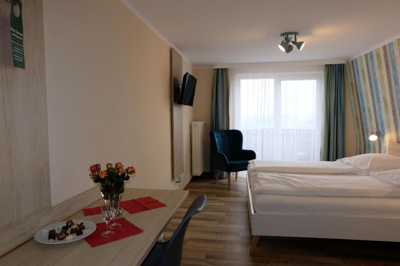 Double Room with Balcony image 2
