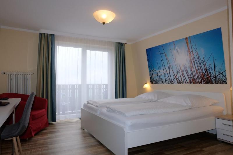 Double Room with Balcony image 3