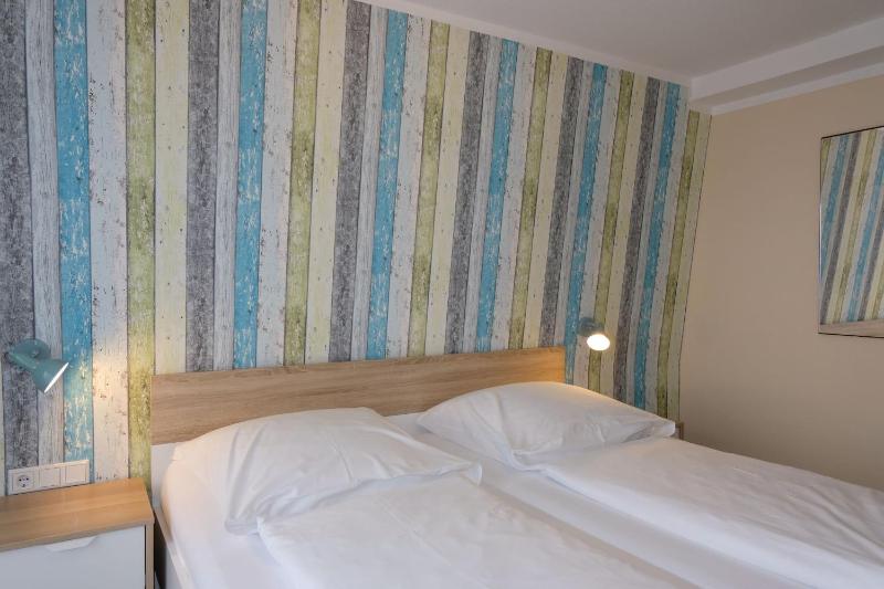 Standard Double Room image 2
