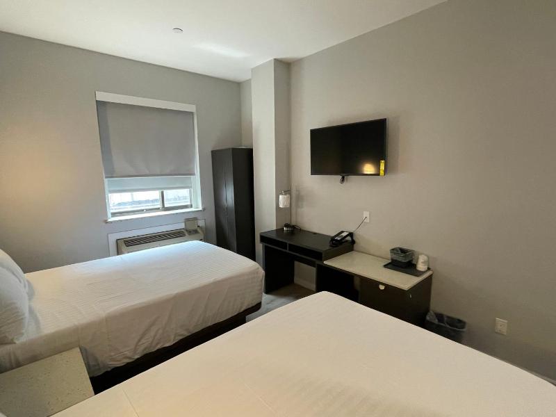 Deluxe Double Room image 3