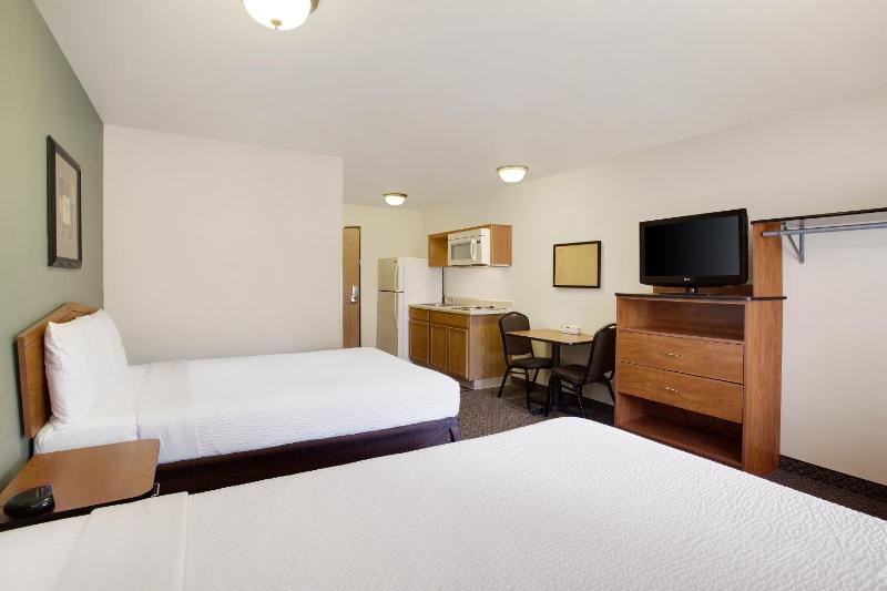 Queen Room with Two Queen Beds - Non Smoking image 2