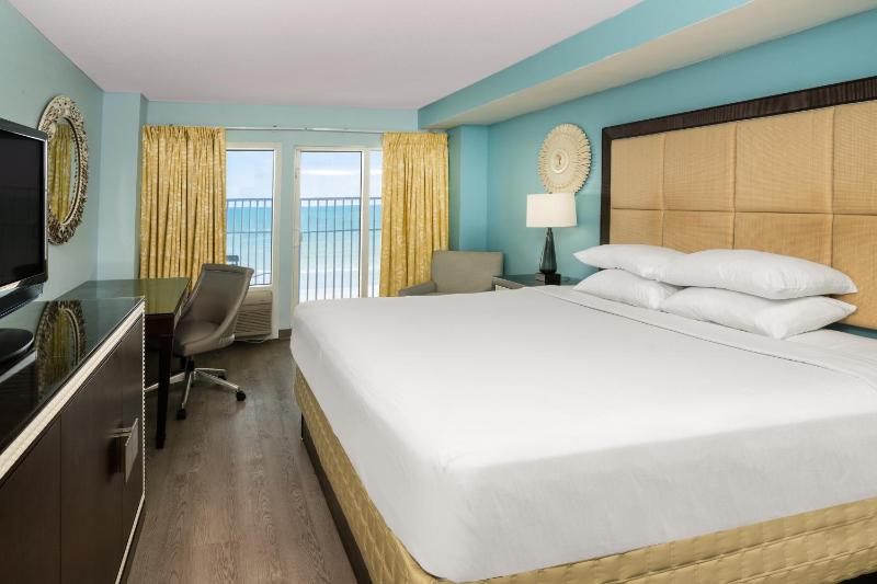 Oceanfront Suite King image 3