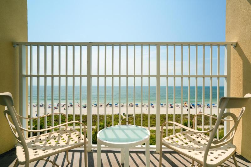 Oceanfront Suite King image 4