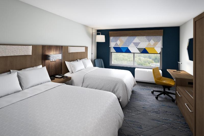 Standard Queen Room with Two Queen Beds image 3