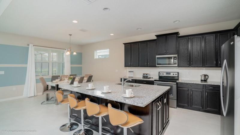 Beautiful Spacious 6 Bed Pool Spa Game Room villa - image 17