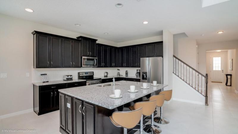 Beautiful Spacious 6 Bed Pool Spa Game Room villa - image 6
