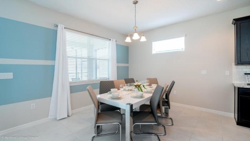Beautiful Spacious 6 Bed Pool Spa Game Room villa - image 11