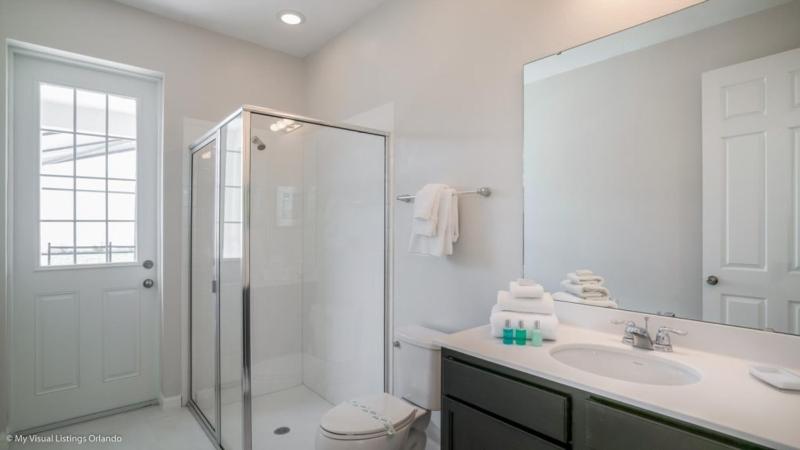 Beautiful Spacious 6 Bed Pool Spa Game Room villa - image 48