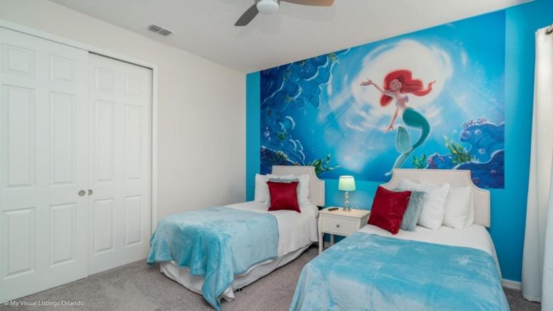 Beautiful Spacious 6 Bed Pool Spa Game Room villa - image 2