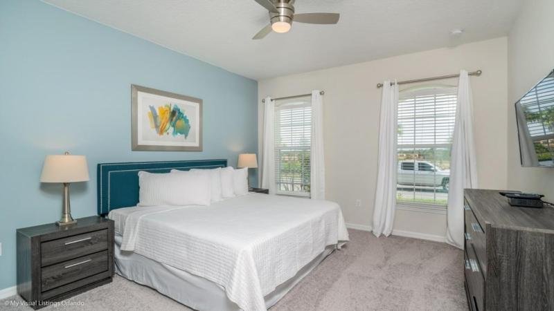 Beautiful Spacious 6 Bed Pool Spa Game Room villa - image 43