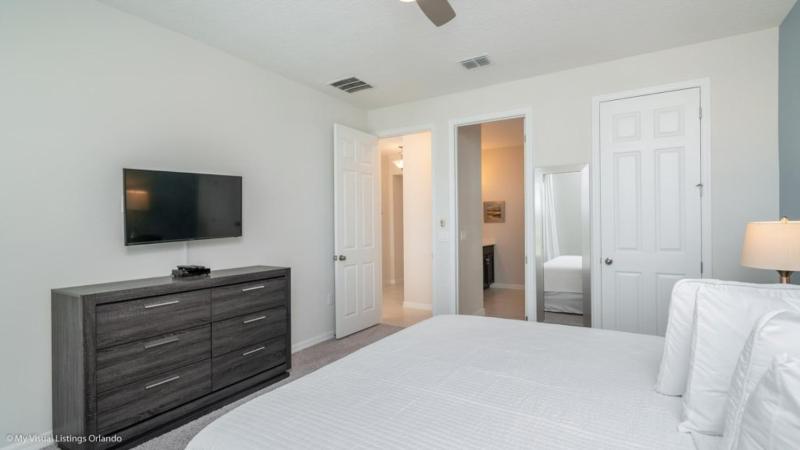 Beautiful Spacious 6 Bed Pool Spa Game Room villa - image 31