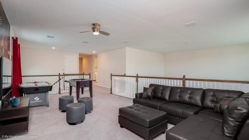 Beautiful Spacious 6 Bed Pool Spa Game Room villa - image 5