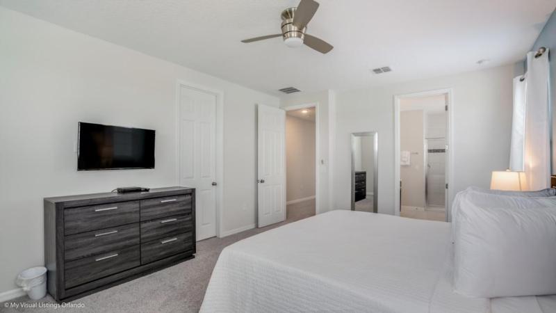 Beautiful Spacious 6 Bed Pool Spa Game Room villa - image 46