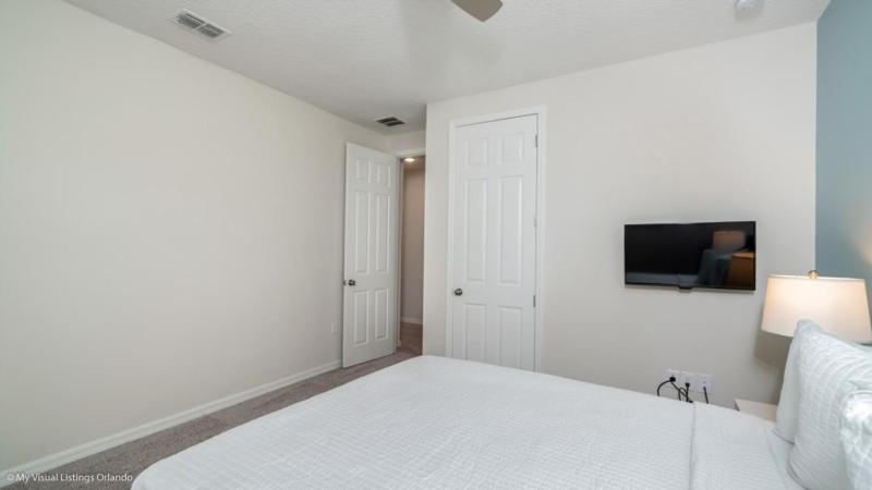 Beautiful Spacious 6 Bed Pool Spa Game Room villa - image 28