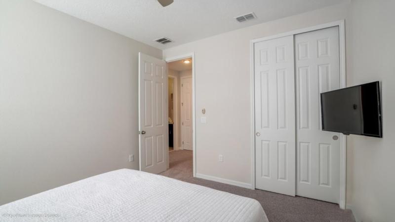 Beautiful Spacious 6 Bed Pool Spa Game Room villa - image 9