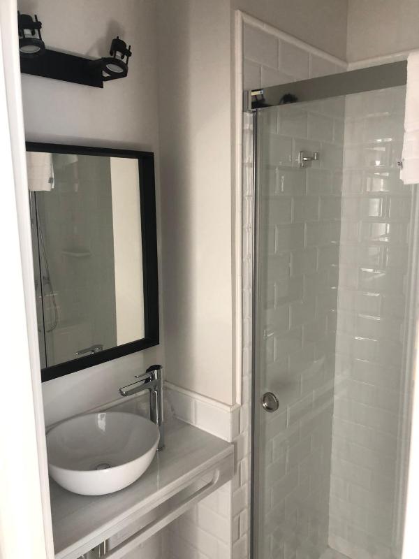 Budget Double Room image 3