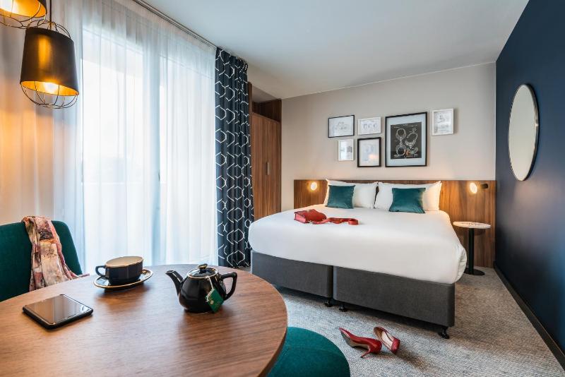 JUNIOR Suite, EIFFEL TOWER View, One DBL KING-SIZ E Bed AND Sofa Bed FOR Two PPL image 2