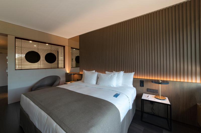 Executive King Room image 3